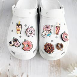 Cute Doughnut Shoe Charms Pin for Crocs Accessories Charms Clogs Bubble Slides Shoe DIY Shoe Decoration Buckle Party Gifts