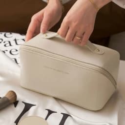 Portable Large Capacity Makeup Travel Cosmetic Bag Organizer with Brushes Slots Dividers Multifunction Storage Case