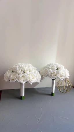 Bride Bridesmaids Bouquet Wedding Flowers Accessories Boutonniere Men White Silk Roses Artificial Bridal Bouquet Centrepiece