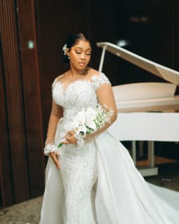 Customized Arabic Shinny Appliques Beads Wedding Dress For Brides Illusion Long Sleeves Bridal Gowns with Detachable Train