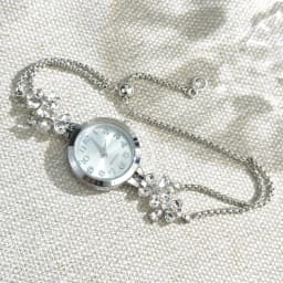 Live Burst New Diamond Set Flowers Color Diamond Simple Fashion Pull Bracelet Watch Women's Watch