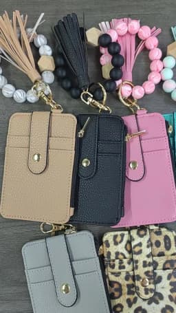 2025 Silicone bead pu leather key chain wristlet id credit card holder keychain wallet for women with bangle bracelet