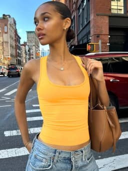 Hugcitar 2025 Summer Solid Straps Sexy Slim Crop Tank Top Women Casual Y2K Clothes Streetwear Party Sport Festivak Wholesale