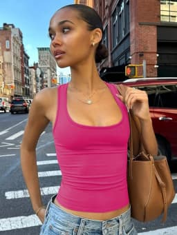 Hugcitar 2025 Summer Solid Straps Sexy Slim Crop Tank Top Women Casual Y2K Clothes Streetwear Party Sport Festivak Wholesale