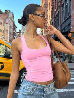 Hugcitar 2025 Summer Solid Straps Sexy Slim Crop Tank Top Women Casual Y2K Clothes Streetwear Party Sport Festivak Wholesale
