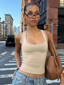 Hugcitar 2025 Summer Solid Straps Sexy Slim Crop Tank Top Women Casual Y2K Clothes Streetwear Party Sport Festivak Wholesale