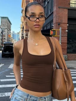 Hugcitar 2025 Summer Solid Straps Sexy Slim Crop Tank Top Women Casual Y2K Clothes Streetwear Party Sport Festivak Wholesale