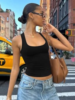Hugcitar 2025 Summer Solid Straps Sexy Slim Crop Tank Top Women Casual Y2K Clothes Streetwear Party Sport Festivak Wholesale