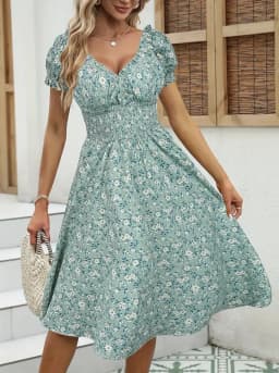 Vintage Floral Dress with Fluffy Cuffs and Pleated Waist Cinching, Suitable for Women's Summer Beach Wear and Summer Parties