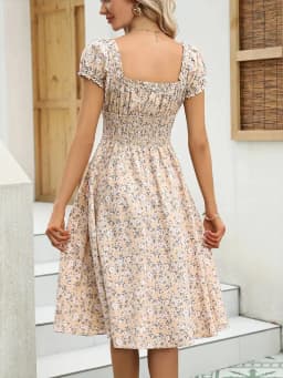 Vintage Floral Dress with Fluffy Cuffs and Pleated Waist Cinching, Suitable for Women's Summer Beach Wear and Summer Parties