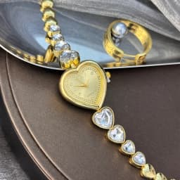 Women's Heart-Alloy Case Sparkly Cute Heart-Shaped Glass Rhinestone Bracelet Elegant Stylish Quartz Watch