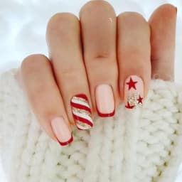 24Pcs Short Square Coffin False Nails Square Fake Nails with Glue French Glitter Wearable Acrylic Nails Set Press on Nail Tips