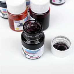 Fountain pen ink The color is bright and fresh Suitable for most water-based ink pens