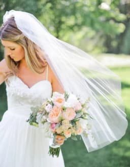 One Layer Short Wedding Veil Cut Edge Tulle Cheap Bridal Veil With Comb Simple Bride Veils Wedding Accessories Customized