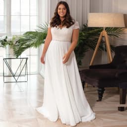 Elegant Chiffon Plus Size Wedding Dress Customized V-neck Short Sleeves Beaded Bridal Gown with Lace-up Back Robe de Mariage