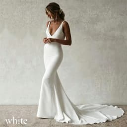Sexy Mermaid Wedding Dress V-Neck Open Back Boho Wedding Gowns Simple Plain Long Train Buttons Beach Bridal Dress Robe De Mariee