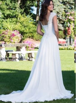 On Sale Summer Beach Wedding Gowns Lace Cap Sleeves V Neckline White Dress for Bride Sweep Train Bridal 2023