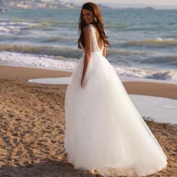 Charming On Sale Beach Wedding Dresses 2024 Summer Bride Dress Sleeveless V Neckline Boho Bridal Gowns Tulle White Backless