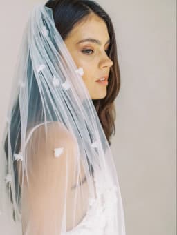 TOPQUEEN V20 Soft Bridal Veils 3d Floral Wedding Veil Single Tier Hand-stitched Long Cathedral Wedding Veil with 3D Flowers