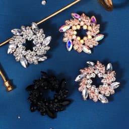 Pearl Brooch Pin Snowflake High-end Silk Scarf Buckle Luxury Exquisite Ladies Clothing Accessories Dress Skirt Jewelry