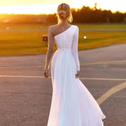 Customized White Bridal Gowns Chiffon Wedding Dresses 2024 Long Sleeves Jewel Neck Front Slit Wedding Gowns Beaded Affordable