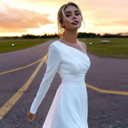 Customized White Bridal Gowns Chiffon Wedding Dresses 2024 Long Sleeves Jewel Neck Front Slit Wedding Gowns Beaded Affordable
