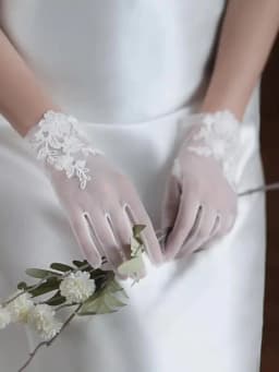 WG060 Wedding Bridal White Gloves Handmade Soft Tulle Lace Appliqued Short Brides Gloves Women Pageant Prom Perform Handschuh