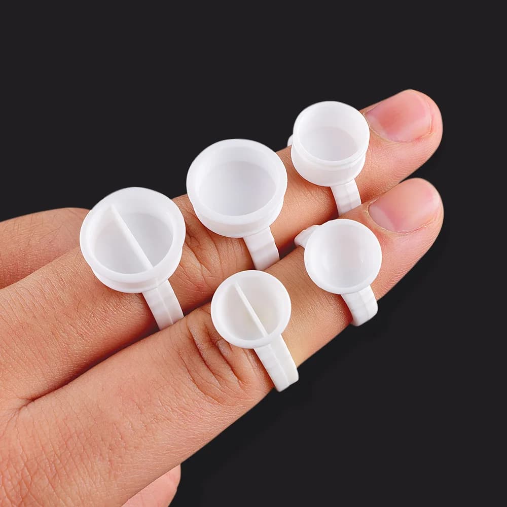 Disposable 100pcs Plastic Pigment Ring for Eyebrow Permanent Makeup 3 Sizes White Tattoo Ink Holder Accessory Supply