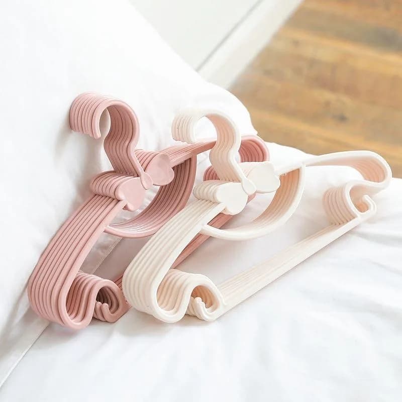 5/10/20pcs Baby Clothes Racks Portable Plastic Towel Display Scarfs Hangers Windproof Children Coats Hanger Clothing Organizer