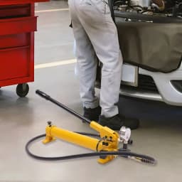 CP-700 Manual Hydraulic Pump with Pressure Guage Maximum Output Pressure 700bar Easy to Use