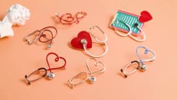 New Hot Sale Medical Medicine Brooch Pin Stethoscope Electrocardiogram Heart Shaped Pin Nurse Doctor Backpack Lapel Jewelry