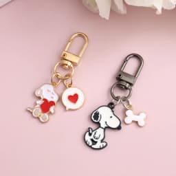 Snoopy Creative Cute Cartoon Metal Keychain Personality Two-dimensional Animation Peripheral Couple Backpack Decorative Pendant
