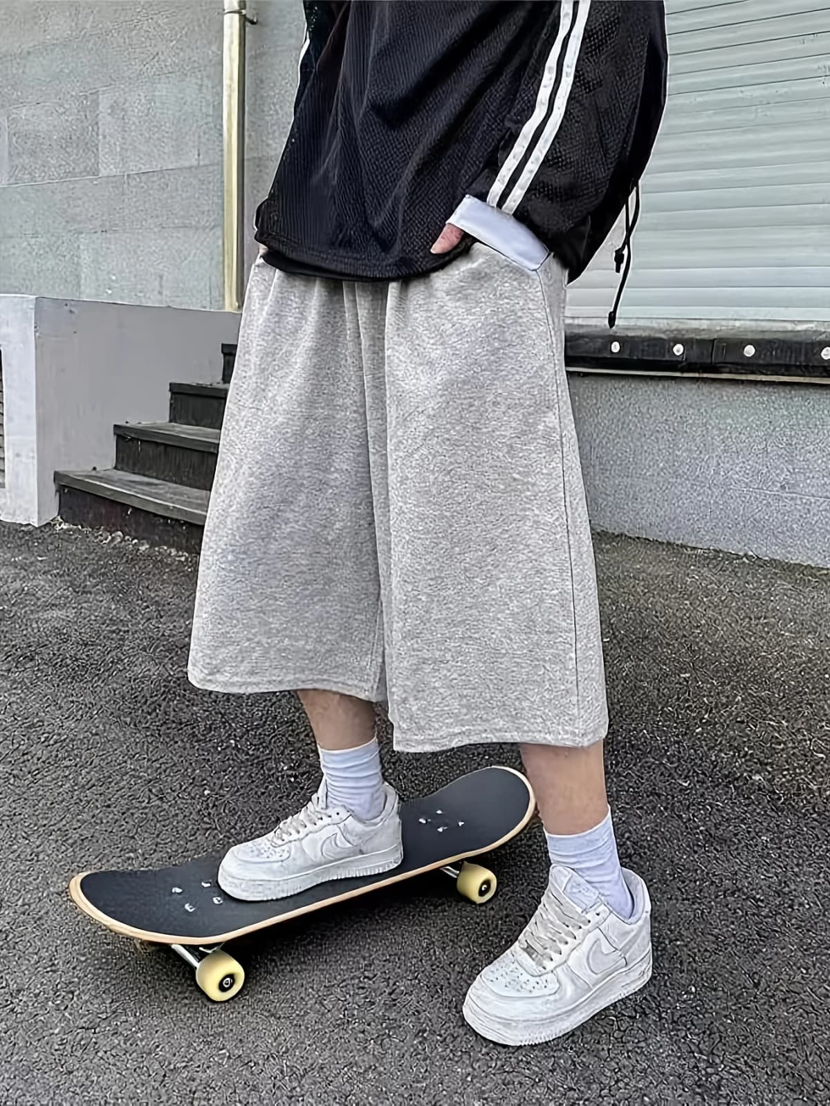 Men's Unisex Loose Street Style 5-point Pants with Mid Leg Length Suitable for Skateboarding and Fitness Activities