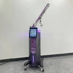 80W Fractional CO2 Laser Machine 10600nm Professional CO2 Laser Beauty Machine for Scar Removal Skin Tightening Acne Treatment