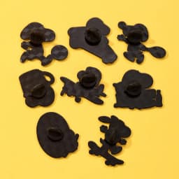 Cute cartoon dog badge Cartoon anime creative puppy metal brooch decoration cute alloy brooch anti slip button badge