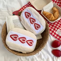 1Pc Strawberry Embroidery Makeup Bag with Checkered Lining Portable Cosmetic Pouch Cute /Korean Style Embroidered Bag for Travel