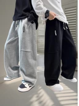 2026 New Spring Casual Kids Pants Black Elastic Waist Straight Leg Sweatpants for Boys Loose Pocket Children Trousers