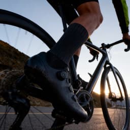 Anti Slip Silicone Summer Aero Socks Whiteline Cycling Socks Men Bicycle Sport Running Bike Socks Calcetines Ciclismo
