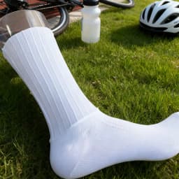 Anti Slip Silicone Summer Aero Socks Whiteline Cycling Socks Men Bicycle Sport Running Bike Socks Calcetines Ciclismo