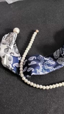 Elegant Pearl Tail Magnetic Clasp Scarf 2025 Summer New Versatile Breathable Fashion Artistic Accessory Neck Wrap Scarves Gifts