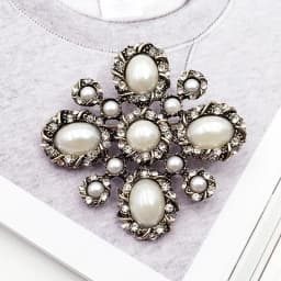 Retro Famous Luxury Brand Designer Brooch High Quality Big Pearl 5 Jewelry Brooches Pins Broach For Women Sweater Dress