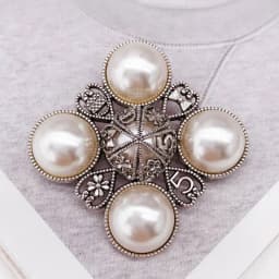 Retro Famous Luxury Brand Designer Brooch High Quality Big Pearl 5 Jewelry Brooches Pins Broach For Women Sweater Dress
