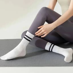 Women's Non-Slip Pilates Socks with Grips 1 Pair Yoga Socks for Barre Ballet Dance Anti-Skid Skid Resistant Grippy Socks