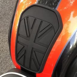 Motorcycle Tank Knee Pads Motorcycle Tank Sticker Protector Sticker Anti-Slip Knee Grip Protector Vintage Panels Pads For Tank