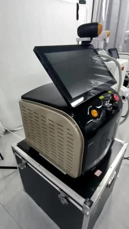 Professional Laser Epilator Ice Titanium Permanent Hair Removal 3 Wavelengths Diode Laser Remove Hair Machine for Salon