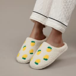 A Pair of Brown Plush Capybara Animal-Patterned Furry Home Slippers with Soft Soles, Comfortable and Warm, Non-Slip Indoor Slippers Suitable for Men and Women, Lightweight, Silent, and Comfortable Shoes, the Perfect Holiday Gift Choice