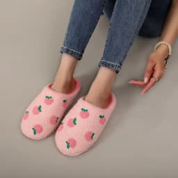 A Pair of Brown Plush Capybara Animal-Patterned Furry Home Slippers with Soft Soles, Comfortable and Warm, Non-Slip Indoor Slippers Suitable for Men and Women, Lightweight, Silent, and Comfortable Shoes, the Perfect Holiday Gift Choice