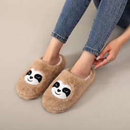 A Pair of Brown Plush Capybara Animal-Patterned Furry Home Slippers with Soft Soles, Comfortable and Warm, Non-Slip Indoor Slippers Suitable for Men and Women, Lightweight, Silent, and Comfortable Shoes, the Perfect Holiday Gift Choice