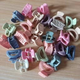 20 Pcs/bag Solid Color Matte Hollow Hair Claw Clip Candy Color Catch Barrettes Stylish Hair Accessories Suitable for Women