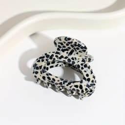 Elegant Sweet Small Oval Hair Claw Clip for Women Secure Grip Hair Accessories Ponytails Cute Hair Clips Sophisticated Style